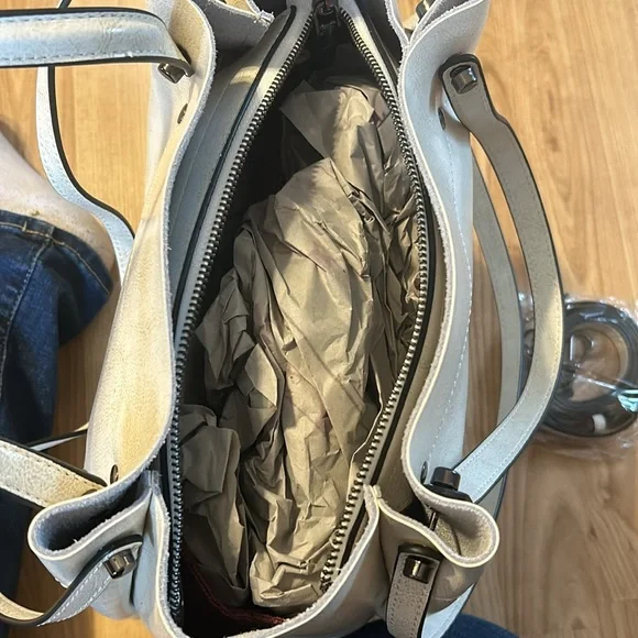 Brand New Pocketbook - Picture 9 of 10